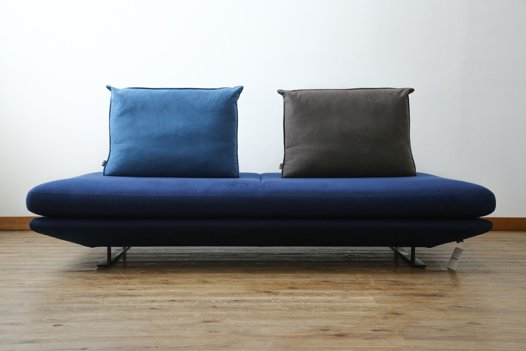 中古　美品　ほぼ未使用　Ligne roset(リーン・ロゼ)　ROSETPrado(ロゼプラド)　深みのあるブルーの2Pソファ　定価約80万円　(R-086204)