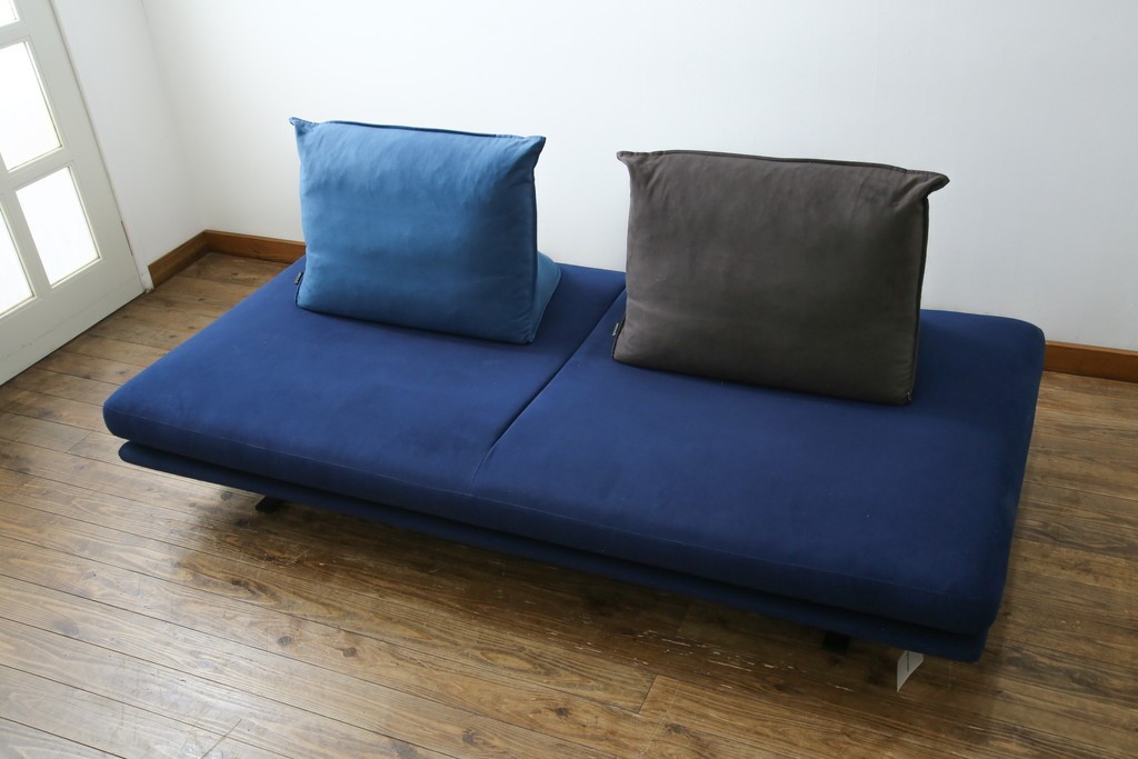 中古　美品　ほぼ未使用　Ligne roset(リーン・ロゼ)　ROSETPrado(ロゼプラド)　深みのあるブルーの2Pソファ　定価約80万円　(R-086204)