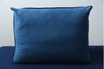 中古　美品　ほぼ未使用　Ligne roset(リーン・ロゼ)　ROSETPrado(ロゼプラド)　深みのあるブルーの2Pソファ　定価約80万円　(R-086204)