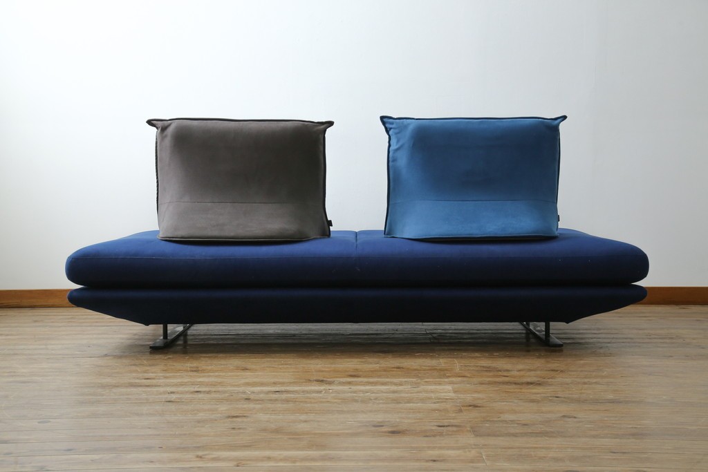 中古　美品　ほぼ未使用　Ligne roset(リーン・ロゼ)　ROSETPrado(ロゼプラド)　深みのあるブルーの2Pソファ　定価約80万円　(R-086204)