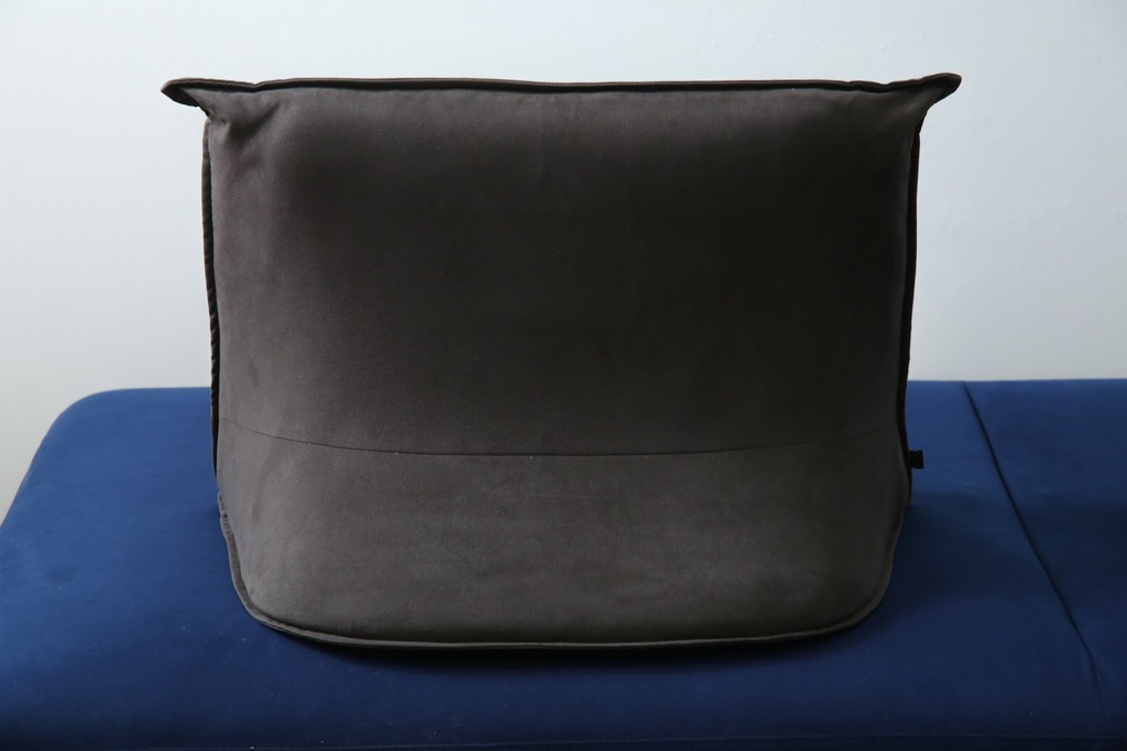 中古　美品　ほぼ未使用　Ligne roset(リーン・ロゼ)　ROSETPrado(ロゼプラド)　深みのあるブルーの2Pソファ　定価約80万円　(R-086204)