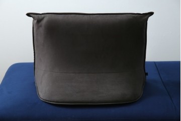 中古　美品　ほぼ未使用　Ligne roset(リーン・ロゼ)　ROSETPrado(ロゼプラド)　深みのあるブルーの2Pソファ　定価約80万円　(R-086204)