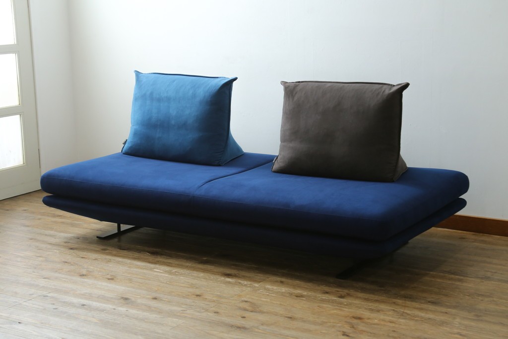 中古　超美品　ほぼ未使用　Ligne roset(リーン・ロゼ)　ROSETPrado(ロゼプラド)　深みのあるブルーの2Pソファ　定価約80万円　(R-086204)