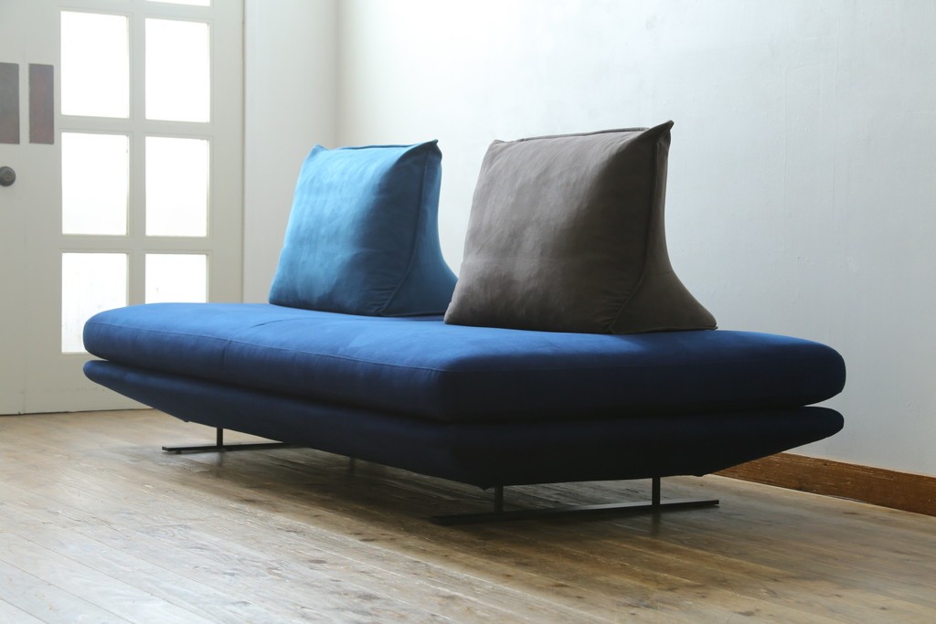中古　超美品　ほぼ未使用　Ligne roset(リーン・ロゼ)　ROSETPrado(ロゼプラド)　深みのあるブルーの2Pソファ　定価約80万円　(R-086204)