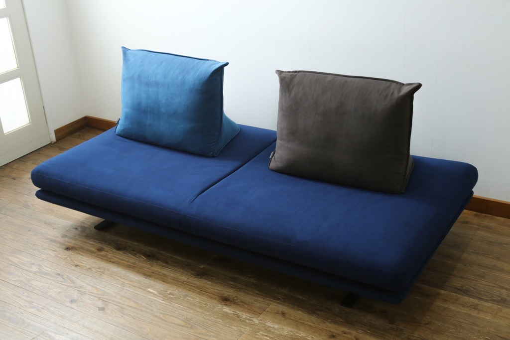 中古　超美品　ほぼ未使用　Ligne roset(リーン・ロゼ)　ROSETPrado(ロゼプラド)　深みのあるブルーの2Pソファ　定価約80万円　(R-086204)