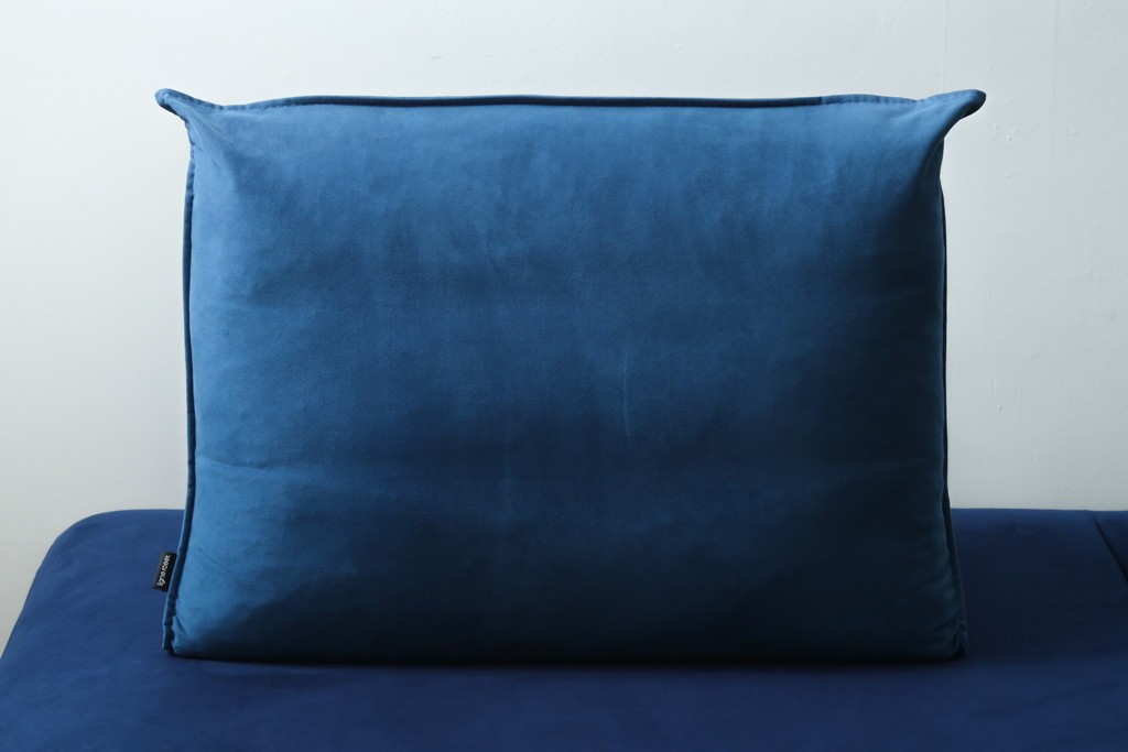 中古　超美品　ほぼ未使用　Ligne roset(リーン・ロゼ)　ROSETPrado(ロゼプラド)　深みのあるブルーの2Pソファ　定価約80万円　(R-086204)
