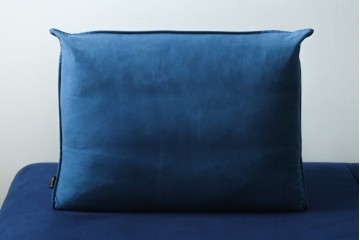 中古　超美品　ほぼ未使用　Ligne roset(リーン・ロゼ)　ROSETPrado(ロゼプラド)　深みのあるブルーの2Pソファ　定価約80万円　(R-086204)