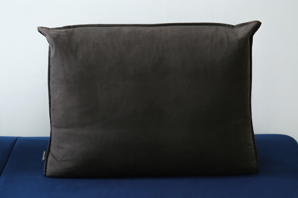 中古　超美品　ほぼ未使用　Ligne roset(リーン・ロゼ)　ROSETPrado(ロゼプラド)　深みのあるブルーの2Pソファ　定価約80万円　(R-086204)