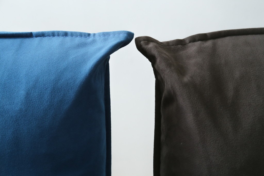 中古　超美品　ほぼ未使用　Ligne roset(リーン・ロゼ)　ROSETPrado(ロゼプラド)　深みのあるブルーの2Pソファ　定価約80万円　(R-086204)