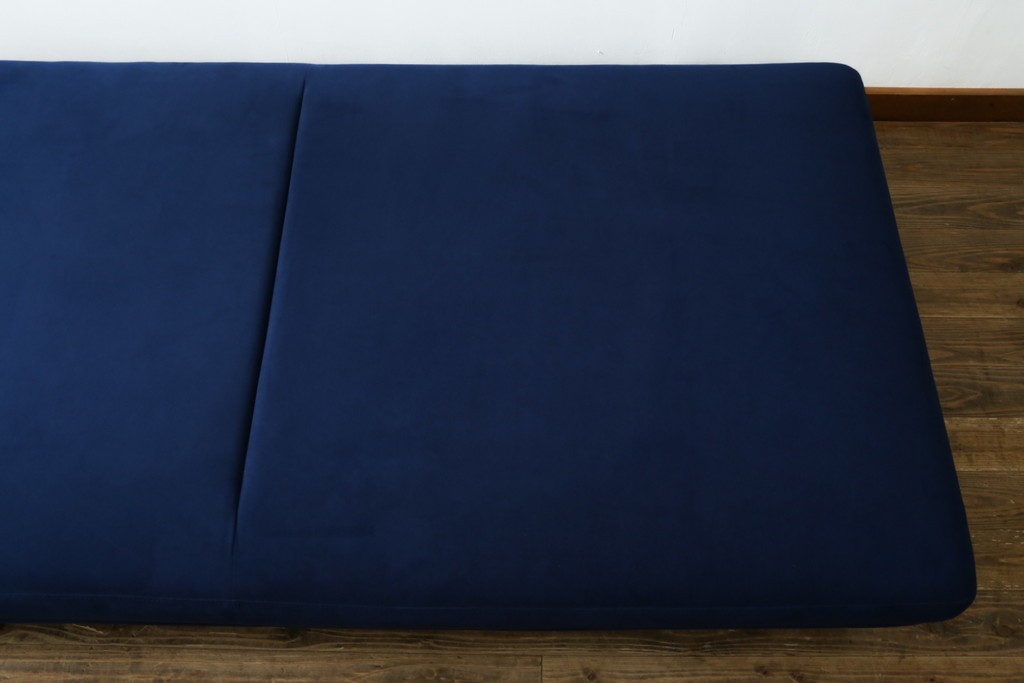 中古　超美品　ほぼ未使用　Ligne roset(リーン・ロゼ)　ROSETPrado(ロゼプラド)　深みのあるブルーの2Pソファ　定価約80万円　(R-086204)