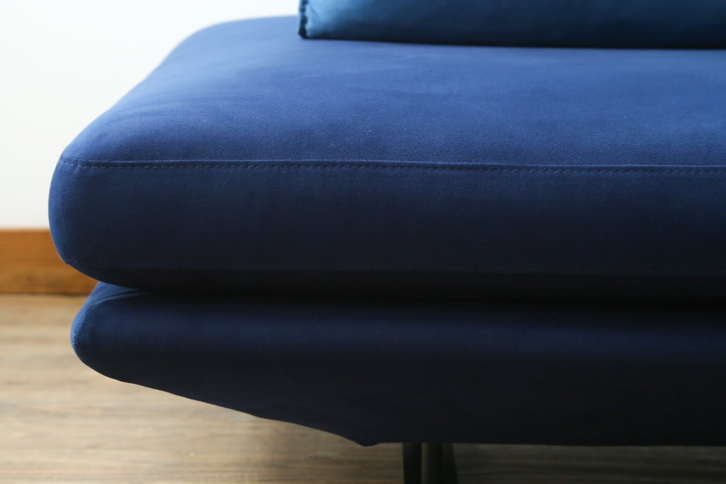 中古　超美品　ほぼ未使用　Ligne roset(リーン・ロゼ)　ROSETPrado(ロゼプラド)　深みのあるブルーの2Pソファ　定価約80万円　(R-086204)
