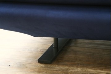 中古　超美品　ほぼ未使用　Ligne roset(リーン・ロゼ)　ROSETPrado(ロゼプラド)　深みのあるブルーの2Pソファ　定価約80万円　(R-086204)