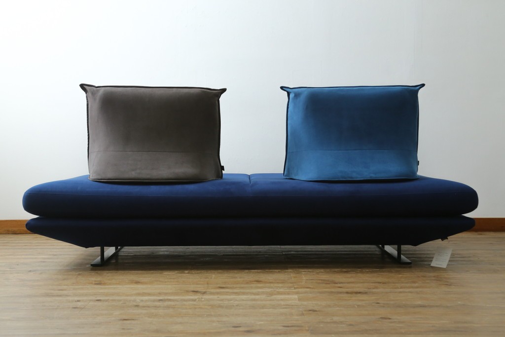 中古　超美品　ほぼ未使用　Ligne roset(リーン・ロゼ)　ROSETPrado(ロゼプラド)　深みのあるブルーの2Pソファ　定価約80万円　(R-086204)