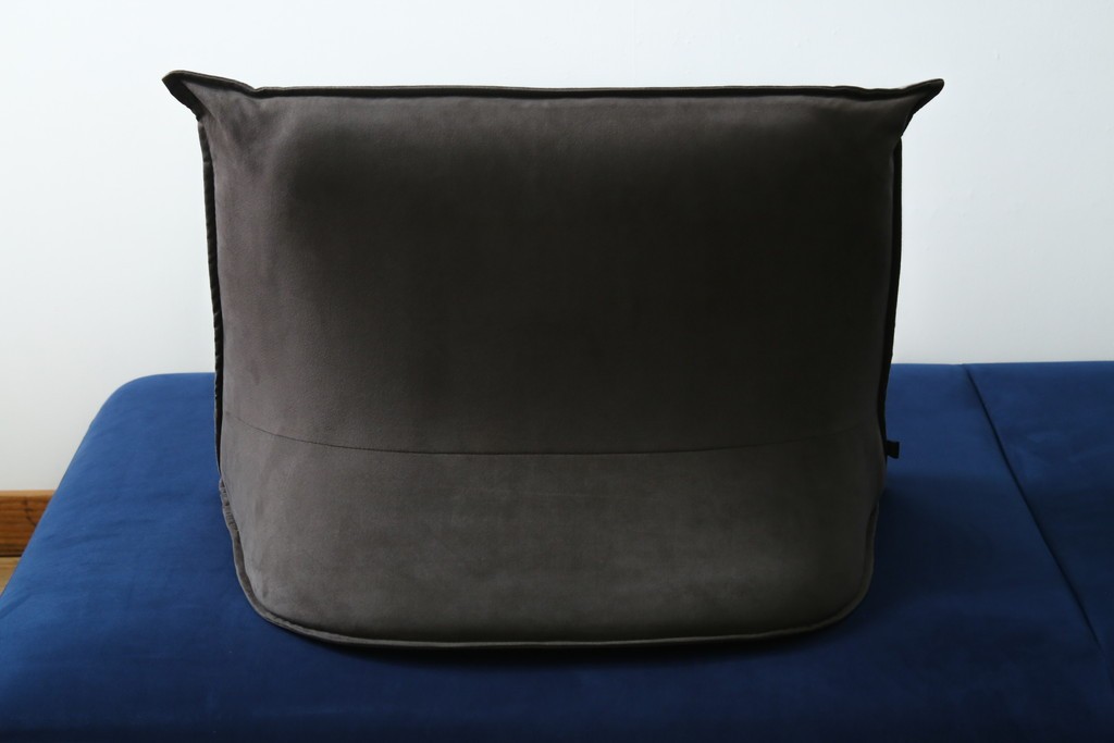 中古　超美品　ほぼ未使用　Ligne roset(リーン・ロゼ)　ROSETPrado(ロゼプラド)　深みのあるブルーの2Pソファ　定価約80万円　(R-086204)