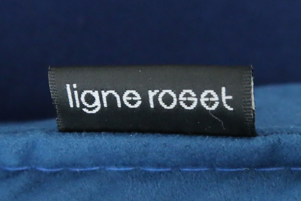 中古　超美品　ほぼ未使用　Ligne roset(リーン・ロゼ)　ROSETPrado(ロゼプラド)　深みのあるブルーの2Pソファ　定価約80万円　(R-086204)