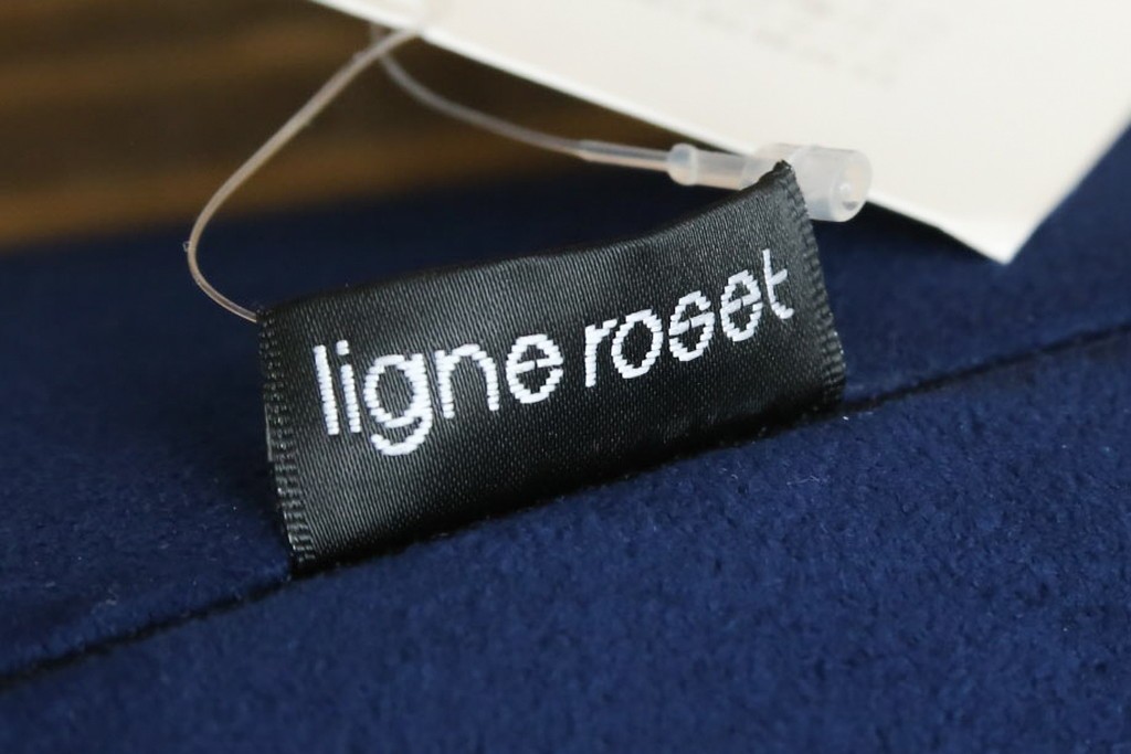 中古　超美品　ほぼ未使用　Ligne roset(リーン・ロゼ)　ROSETPrado(ロゼプラド)　深みのあるブルーの2Pソファ　定価約80万円　(R-086204)