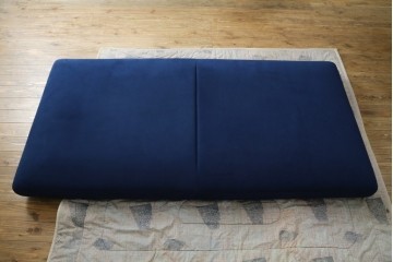 中古　超美品　ほぼ未使用　Ligne roset(リーン・ロゼ)　ROSETPrado(ロゼプラド)　深みのあるブルーの2Pソファ　定価約80万円　(R-086204)