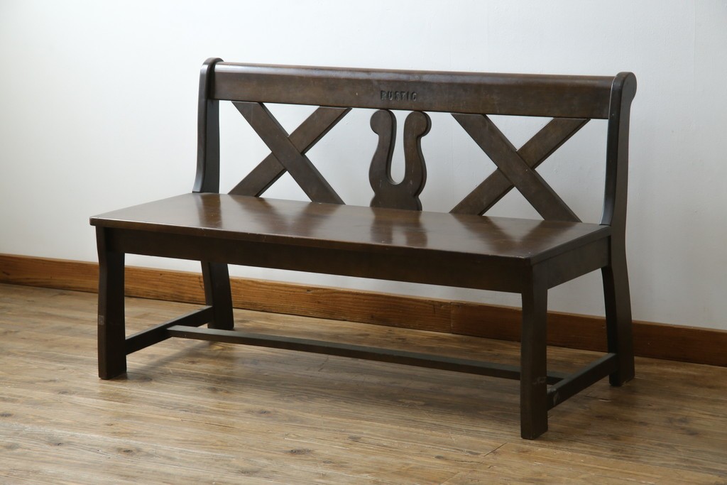 和製ヴィンテージ　オールドカリモク　カリモク家具(karimoku)　RUSTIC(ルスティック)シリーズ　希少な廃番品!　クロスデザインの背もたれが魅力の木製ベンチ　(R-086205)