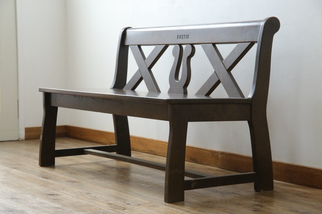 和製ヴィンテージ　オールドカリモク　カリモク家具(karimoku)　RUSTIC(ルスティック)シリーズ　希少な廃番品!　クロスデザインの背もたれが魅力の木製ベンチ　(R-086205)