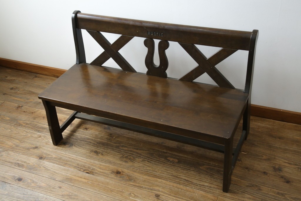 和製ヴィンテージ　オールドカリモク　カリモク家具(karimoku)　RUSTIC(ルスティック)シリーズ　希少な廃番品!　クロスデザインの背もたれが魅力の木製ベンチ　(R-086205)