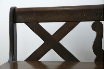 和製ヴィンテージ　オールドカリモク　カリモク家具(karimoku)　RUSTIC(ルスティック)シリーズ　希少な廃番品!　クロスデザインの背もたれが魅力の木製ベンチ　(R-086205)