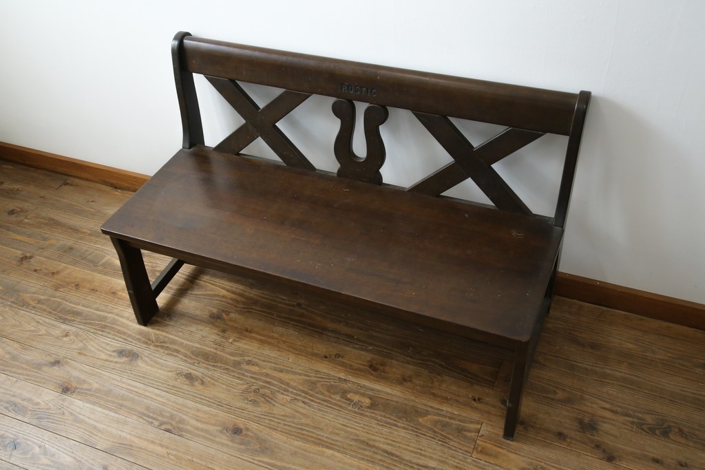 和製ヴィンテージ　オールドカリモク　カリモク家具(karimoku)　RUSTIC(ルスティック)シリーズ　希少な廃番品!　クロスデザインの背もたれが魅力の木製ベンチ　(R-086206)
