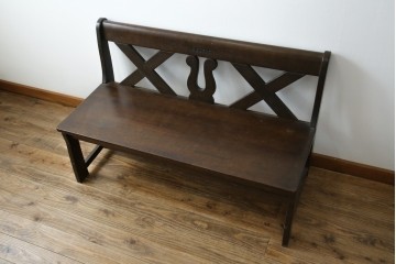 和製ヴィンテージ　オールドカリモク　カリモク家具(karimoku)　RUSTIC(ルスティック)シリーズ　希少な廃番品!　クロスデザインの背もたれが魅力の木製ベンチ　(R-086206)