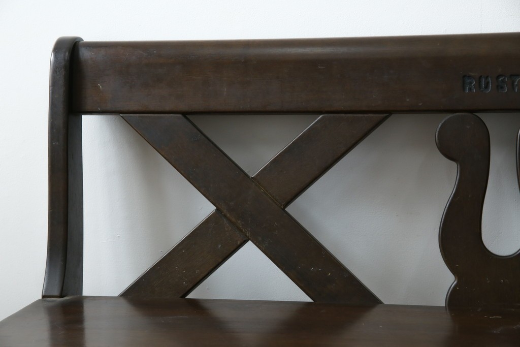 和製ヴィンテージ　オールドカリモク　カリモク家具(karimoku)　RUSTIC(ルスティック)シリーズ　希少な廃番品!　クロスデザインの背もたれが魅力の木製ベンチ　(R-086206)