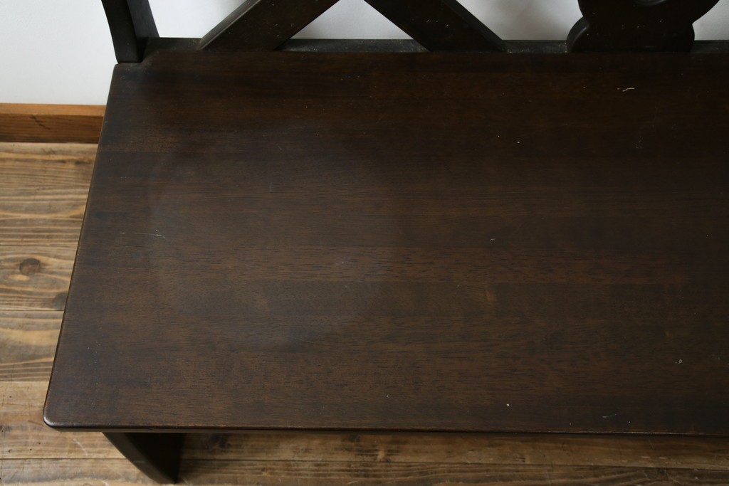和製ヴィンテージ　オールドカリモク　カリモク家具(karimoku)　RUSTIC(ルスティック)シリーズ　希少な廃番品!　クロスデザインの背もたれが魅力の木製ベンチ　(R-086206)