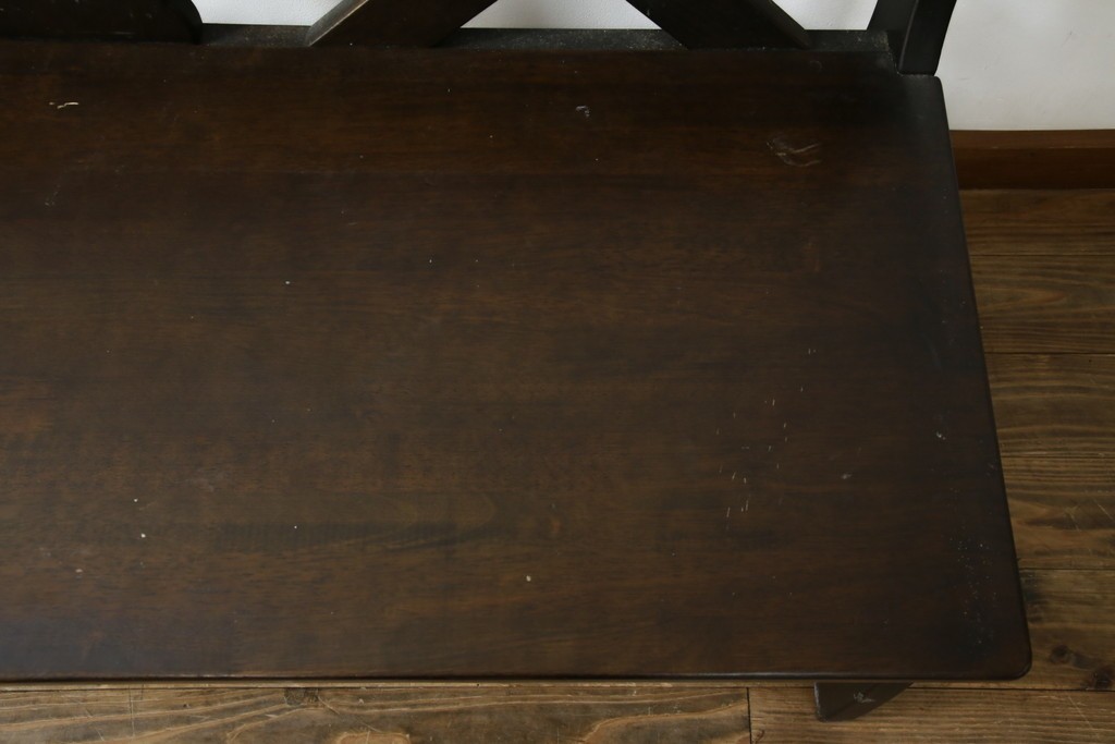 和製ヴィンテージ　オールドカリモク　カリモク家具(karimoku)　RUSTIC(ルスティック)シリーズ　希少な廃番品!　クロスデザインの背もたれが魅力の木製ベンチ　(R-086206)