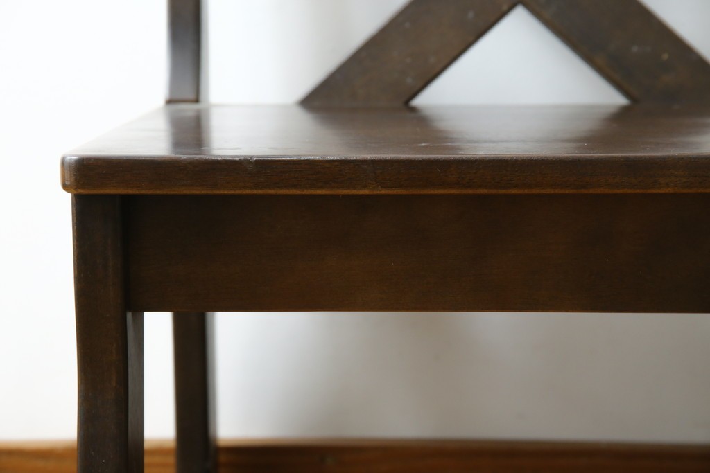 和製ヴィンテージ　オールドカリモク　カリモク家具(karimoku)　RUSTIC(ルスティック)シリーズ　希少な廃番品!　クロスデザインの背もたれが魅力の木製ベンチ　(R-086206)