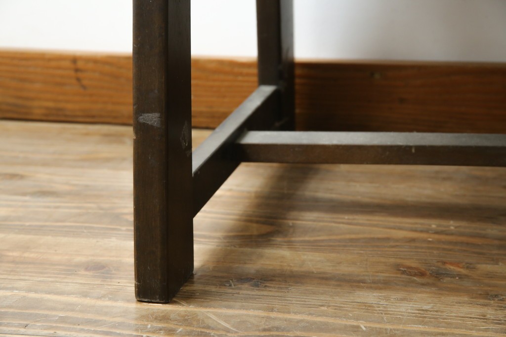 和製ヴィンテージ　オールドカリモク　カリモク家具(karimoku)　RUSTIC(ルスティック)シリーズ　希少な廃番品!　クロスデザインの背もたれが魅力の木製ベンチ　(R-086206)