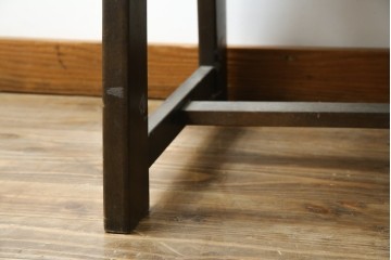 和製ヴィンテージ　オールドカリモク　カリモク家具(karimoku)　RUSTIC(ルスティック)シリーズ　希少な廃番品!　クロスデザインの背もたれが魅力の木製ベンチ　(R-086206)