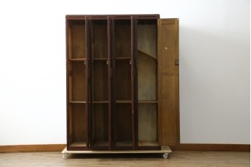 イギリスアンティーク　Lloyd’s Antiques(ロイズアンティークス)取り扱い　紋章入りのポロクラブの4連ロッカー　(R-086207)