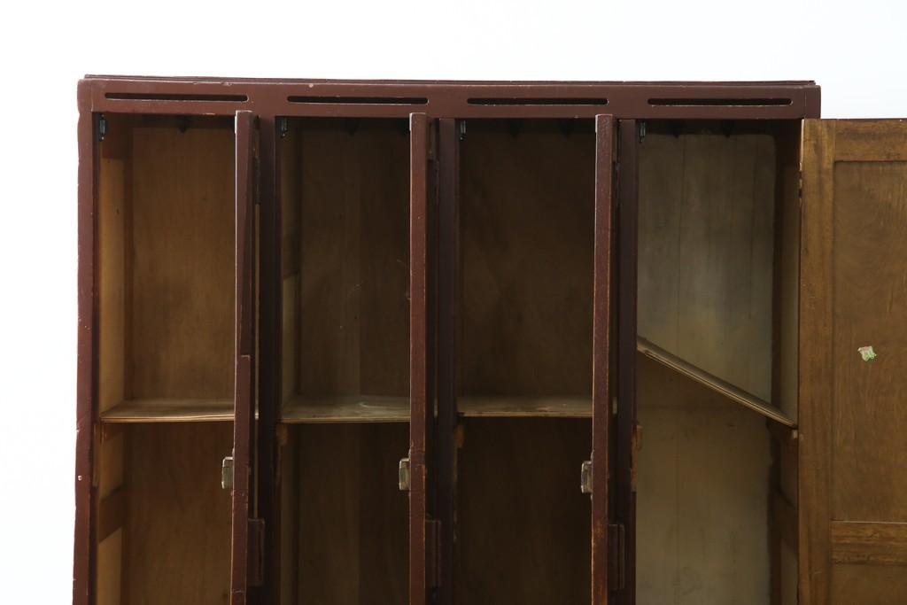 イギリスアンティーク　Lloyd’s Antiques(ロイズアンティークス)取り扱い　紋章入りのポロクラブの4連ロッカー　(R-086207)