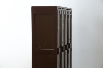 イギリスアンティーク　Lloyd’s Antiques(ロイズアンティークス)取り扱い　紋章入りのポロクラブの4連ロッカー　(R-086207)