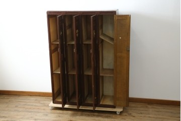 イギリスアンティーク　Lloyd’s Antiques(ロイズアンティークス)取り扱い　紋章入りのポロクラブの4連ロッカー　(R-086207)