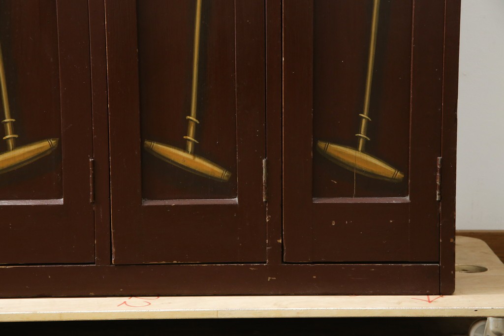 イギリスアンティーク　Lloyd’s Antiques(ロイズアンティークス)取り扱い　紋章入りのポロクラブの4連ロッカー　(R-086207)