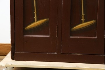 イギリスアンティーク　Lloyd’s Antiques(ロイズアンティークス)取り扱い　紋章入りのポロクラブの4連ロッカー　(R-086207)