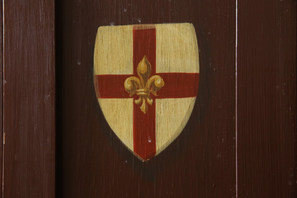 イギリスアンティーク　Lloyd’s Antiques(ロイズアンティークス)取り扱い　紋章入りのポロクラブの4連ロッカー　(R-086207)