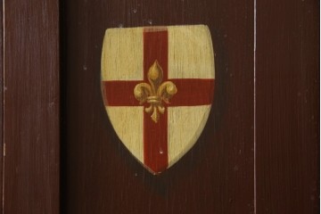 イギリスアンティーク　Lloyd’s Antiques(ロイズアンティークス)取り扱い　紋章入りのポロクラブの4連ロッカー　(R-086207)