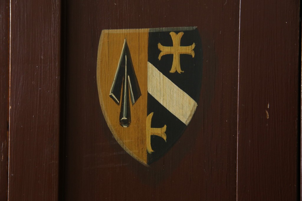 イギリスアンティーク　Lloyd’s Antiques(ロイズアンティークス)取り扱い　紋章入りのポロクラブの4連ロッカー　(R-086207)