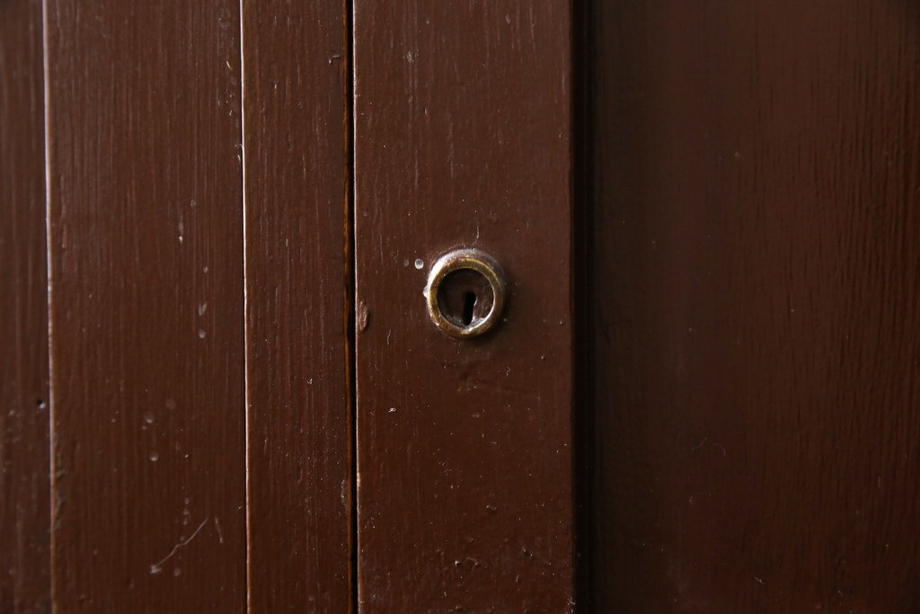 イギリスアンティーク　Lloyd’s Antiques(ロイズアンティークス)取り扱い　紋章入りのポロクラブの4連ロッカー　(R-086207)