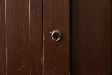 イギリスアンティーク　Lloyd’s Antiques(ロイズアンティークス)取り扱い　紋章入りのポロクラブの4連ロッカー　(R-086207)