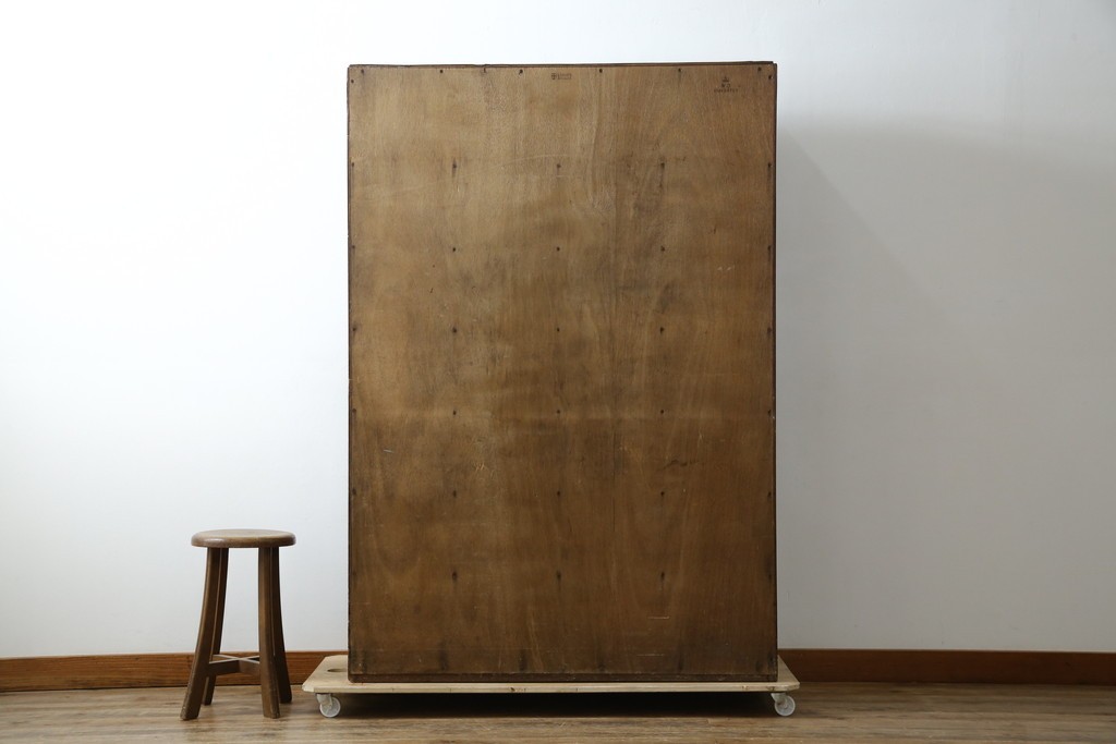 イギリスアンティーク　Lloyd’s Antiques(ロイズアンティークス)取り扱い　紋章入りのポロクラブの4連ロッカー　(R-086207)