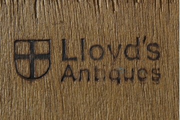 イギリスアンティーク　Lloyd’s Antiques(ロイズアンティークス)取り扱い　紋章入りのポロクラブの4連ロッカー　(R-086207)