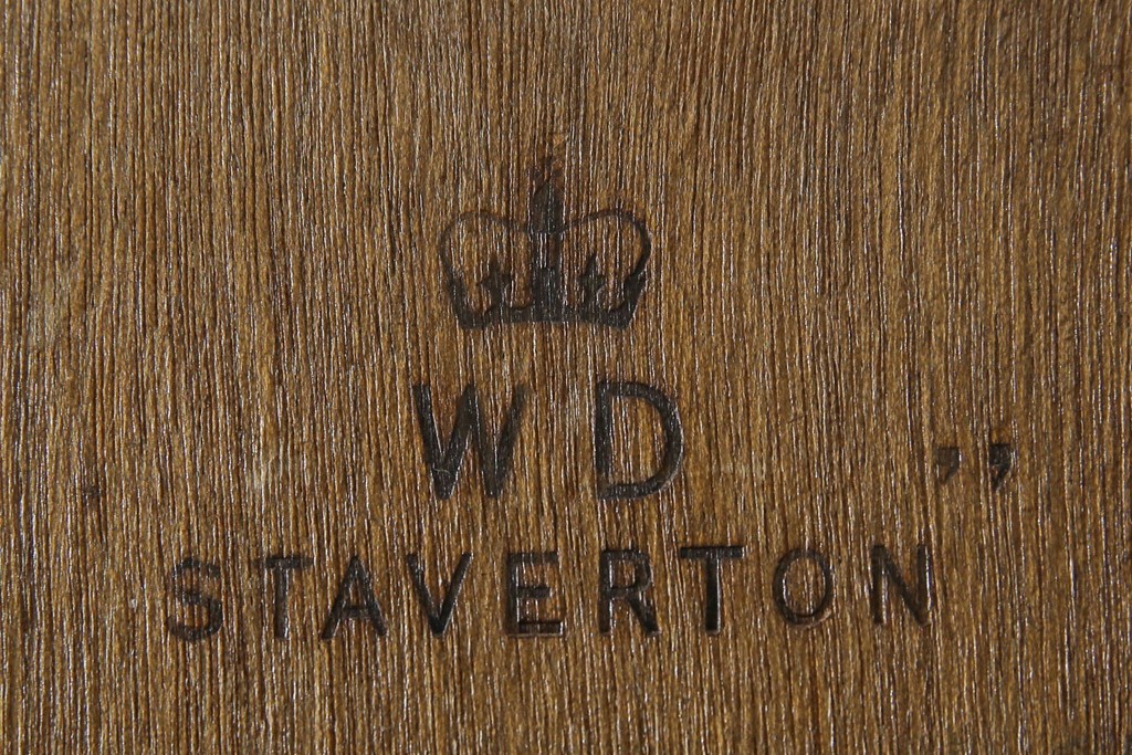 イギリスアンティーク　Lloyd’s Antiques(ロイズアンティークス)取り扱い　紋章入りのポロクラブの4連ロッカー　(R-086207)