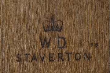 イギリスアンティーク　Lloyd’s Antiques(ロイズアンティークス)取り扱い　紋章入りのポロクラブの4連ロッカー　(R-086207)