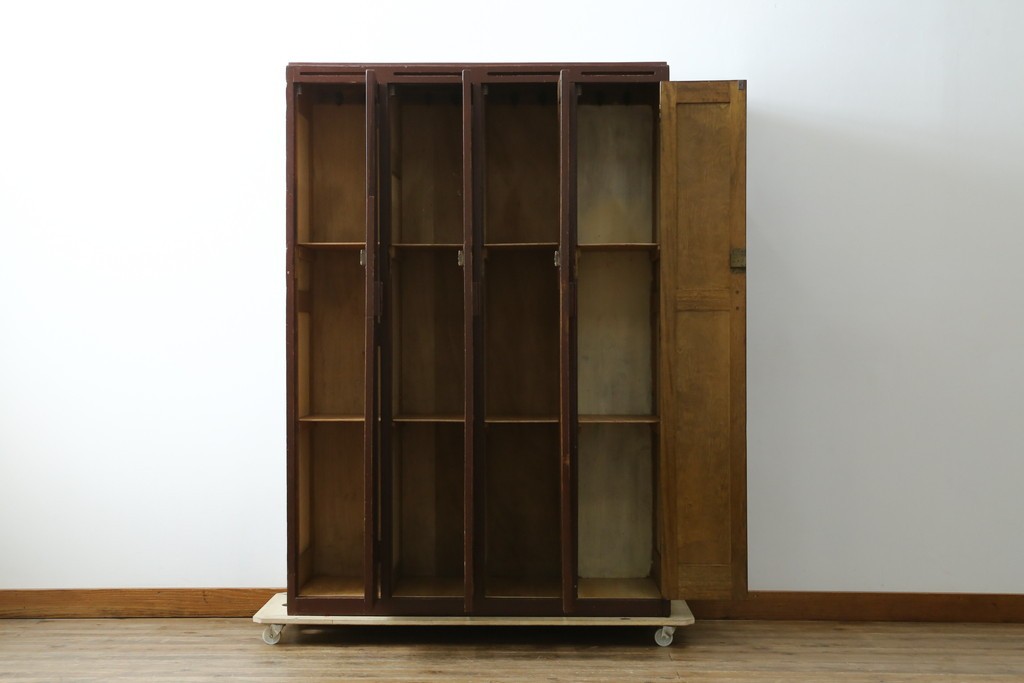 イギリスアンティーク　Lloyd’s Antiques(ロイズアンティークス)取り扱い　紋章入りのポロクラブの4連ロッカー　(R-086207)