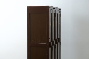 イギリスアンティーク　Lloyd’s Antiques(ロイズアンティークス)取り扱い　紋章入りのポロクラブの4連ロッカー　(R-086207)